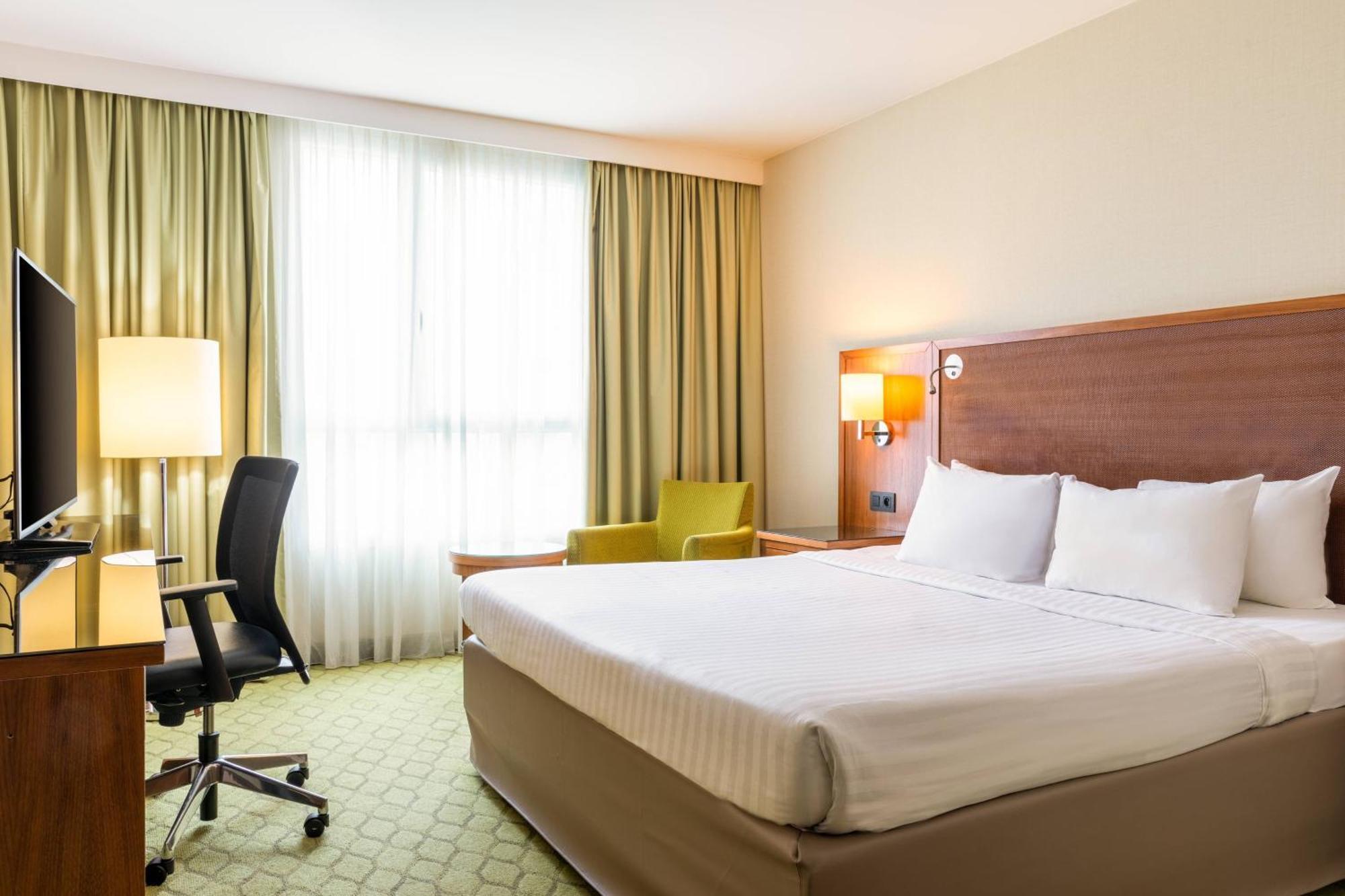 Courtyard By Marriott Paris Denis 4*